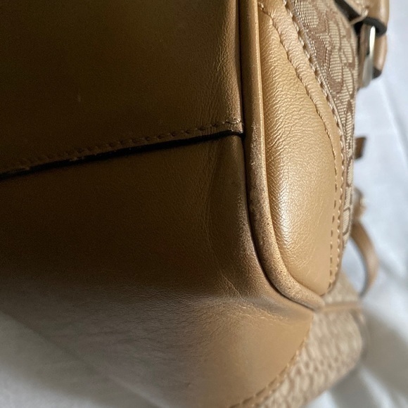Coach Signature Gallery Jacquard Tan Canvas Tote With Leather Trim (authentic) - Picture 13 of 16